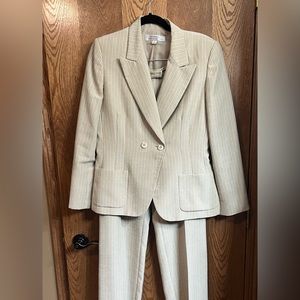 Tahari 2pc Women’s Business Suit size 10